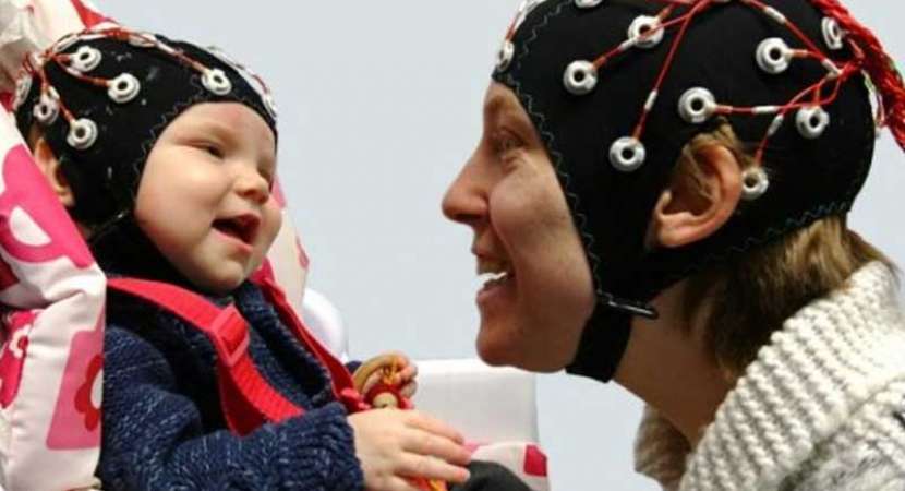 Eye contact with your baby may boost communication skills Eye contact with your baby may boost communication skills