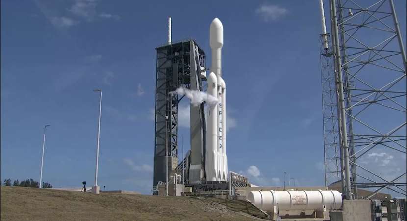 SpaceX's new rocket Falcon Heavy to ferry Tesla Roadster to Mars, says CEO Elon Musk SpaceX's new rocket Falcon Heavy to ferry Tesla Roadster to Mars, says CEO Elon Musk