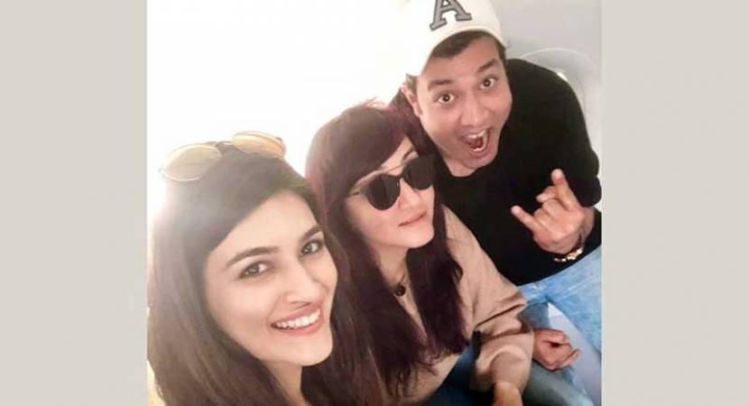 Kriti Sanon with her 'Arjun Patiala' team in Chandigarh Kriti Sanon with her 'Arjun Patiala' team in Chandigarh