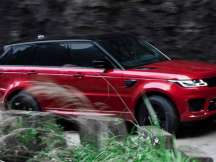 Land Rover outshines Ferrari on Tianmen road