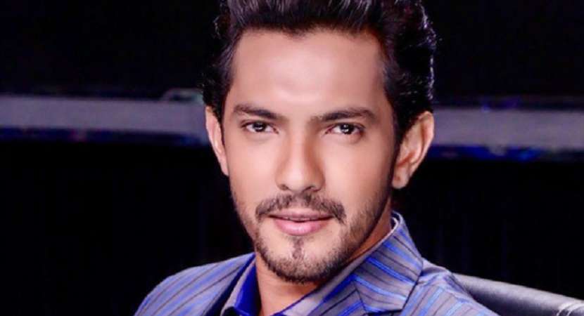 Aditya Narayan apologises for crashing car in autorickshaw in Lokhandwala Aditya Narayan apologises for crashing car in autorickshaw in Lokhandwala