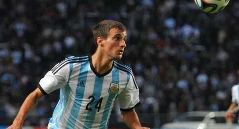 Argentina's Mammana to miss 2018 World Cup with knee injury Argentina's Mammana to miss 2018 World Cup with knee injury