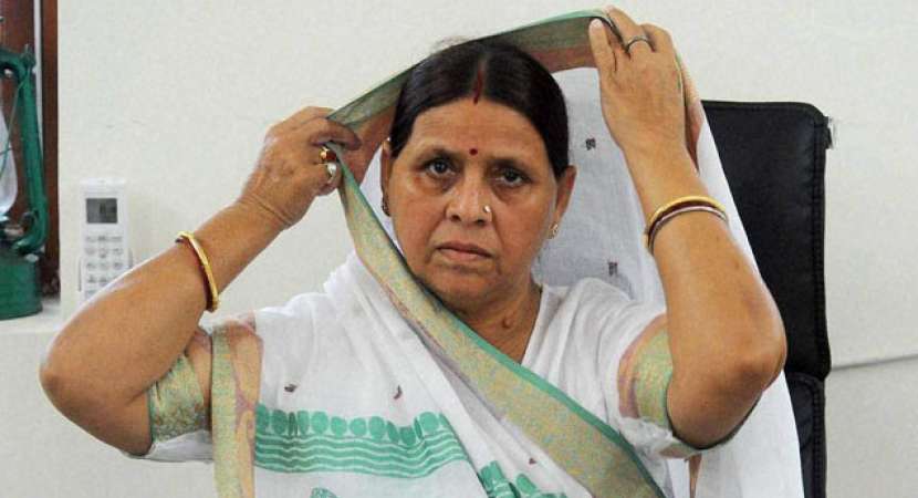 CBI questions Lalu's wife Rabri Devi in Patna in IRCTC case CBI questions Lalu's wife Rabri Devi in Patna in IRCTC case