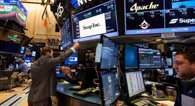 US stocks close higher amid earnings, data US stocks close higher amid earnings, data