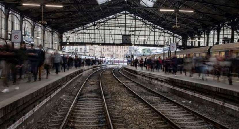 French train strikes enter 6th day French train strikes enter 6th day