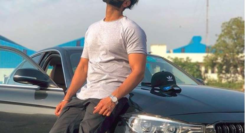 Popular Punjabi singer Parmish Verma shot by gangster in Mohali, gets severely injured Popular Punjabi singer Parmish Verma shot by gangster in Mohali, gets severely injured