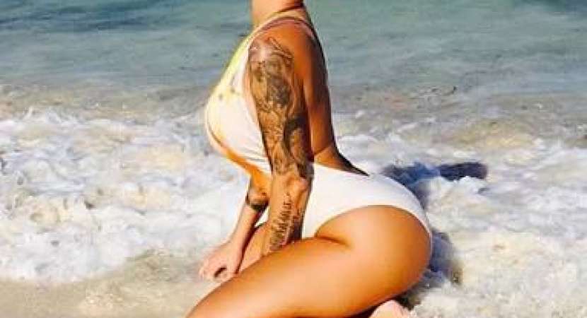 Hollywood Actress Amber Rose walks naked around son Hollywood Actress Amber Rose walks naked around son