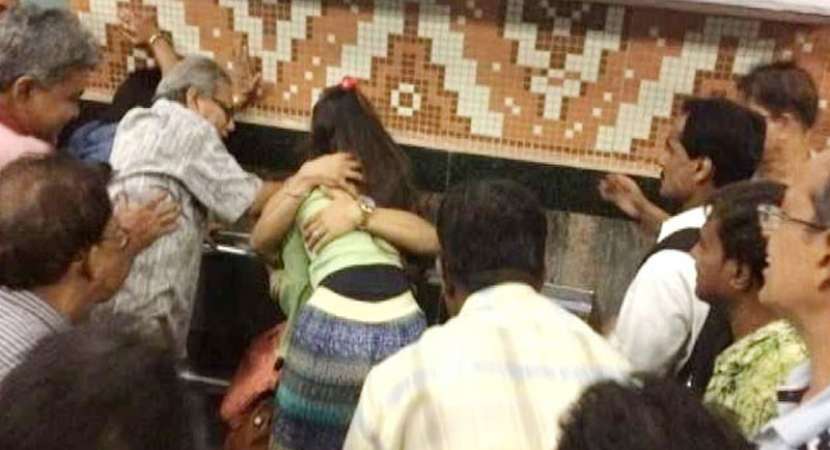 Kolkata couple thrashed in Metro premises for hugging, standing close Kolkata couple thrashed in Metro premises for hugging, standing close