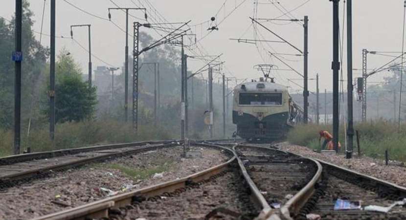 Mumbai local train mow down 4 family members crossing tracks