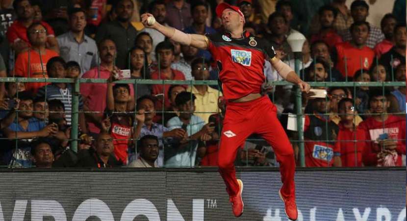 Watch: 'Spiderman' AB de Villiers takes miraculous catch Watch: 'Spiderman' AB de Villiers takes miraculous catch