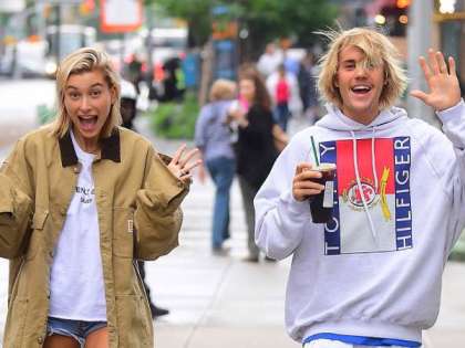 Justin Bieber and Hailey Baldwin roaming at a street Justin Bieber and Hailey Baldwin roaming at a street