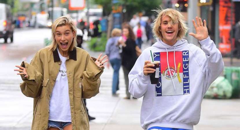 Justin Bieber and Hailey Baldwin roaming at a street Justin Bieber and Hailey Baldwin roaming at a street