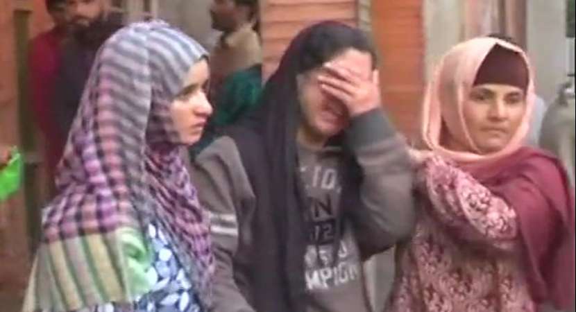 Jammu and Kashmir: Militants slit woman's throat in Bandipora Jammu and Kashmir: Militants slit woman's throat in Bandipora