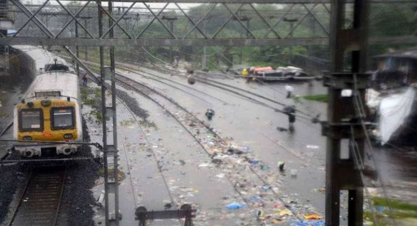 Non-stop rains batter Mumbai for fourth day, road and train traffic hit Non-stop rains batter Mumbai for fourth day, road and train traffic hit