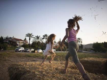 Children with high polygenic scores were usually raised in comfortable family environments. In fact, children with high polygenic scores tended to advance even beyond in life than their parents did. Children with high polygenic scores were usually raised in comfortable family environments. In fact, children with high polygenic scores tended to advance even beyond in life than their parents did.