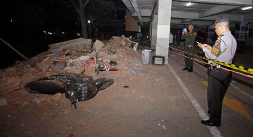 82 killed as powerful quake jolts Indonesia 82 killed as powerful quake jolts Indonesia