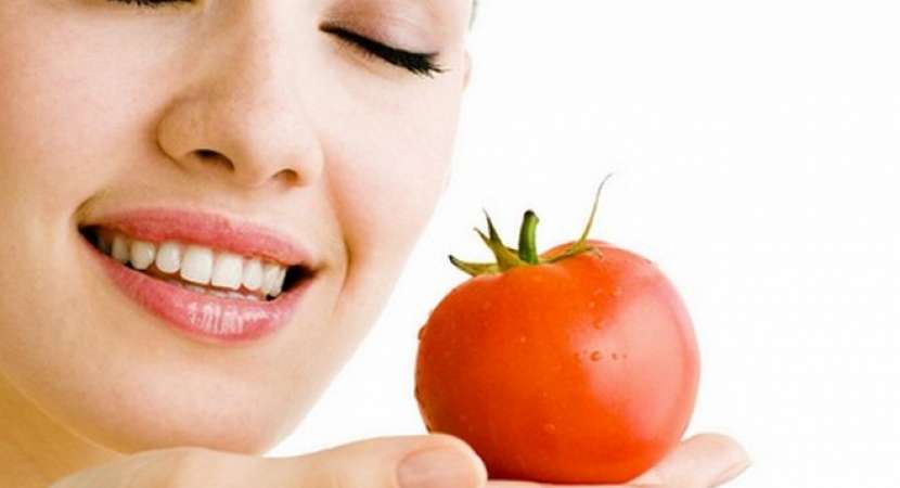 Tomatoes are rich in Vitamin C and lycopene which acts as antioxidant and has antibacterial and antifungal properties. Tomatoes are rich in Vitamin C and lycopene which acts as antioxidant and has antibacterial and antifungal properties.