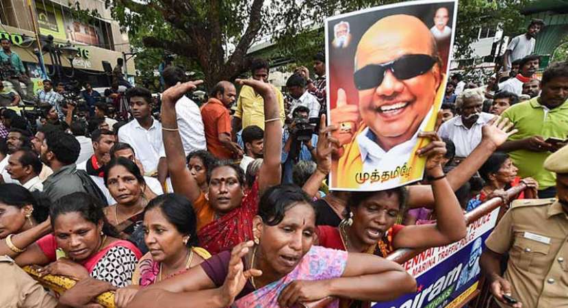 Madras High Court to decide on burial site for Karunanidhi's body Madras High Court to decide on burial site for Karunanidhi's body
