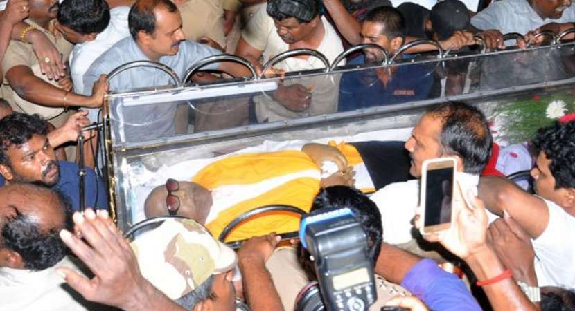Karunanidhi to be buried at Marina Beach Karunanidhi to be buried at Marina Beach