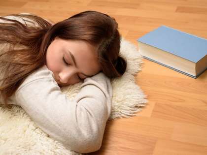 Sleeping on the floor allows proper communication of blood, coordinating the body and mind Sleeping on the floor allows proper communication of blood, coordinating the body and mind