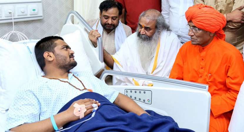 Hardik Patel continues hunger strike from hospital Hardik Patel continues hunger strike from hospital