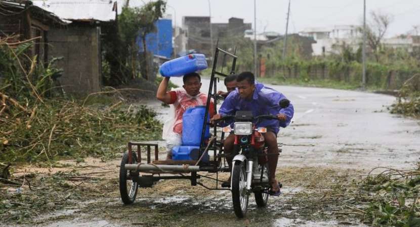 3 killed as typhoon Mangkhut hits Philippines 3 killed as typhoon Mangkhut hits Philippines