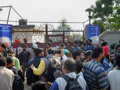 4 killed, 20 injured in Amritsar grenade attack 4 killed, 20 injured in Amritsar grenade attack