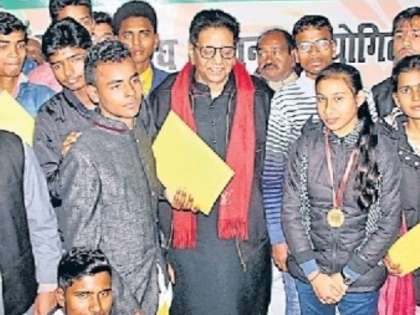 Sample Synthesis Essays Aspiring Students From Bihar Felicitated For Writing Excellent Essays On Atalji International Business Essays also Thesis For Essay Aspiring Students From Bihar Felicitated For Writing Excellent Good Proposal Essay Topics