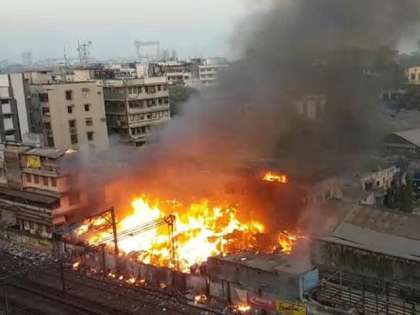 Fire breaks out in Delhi slum, over 200 huts gutted Fire breaks out in Delhi slum, over 200 huts gutted